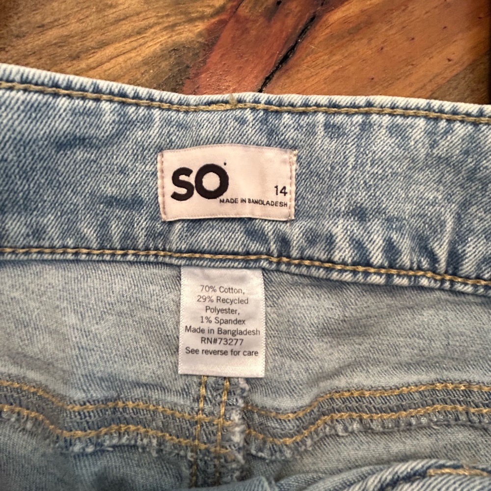 ✨SO Denim Flare Jeans with Distressed Detail - Picture 6 of 7